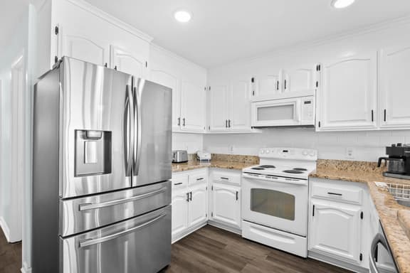 Dog Friendly-Sandy Dunes-Sleeps 6-3br/2b-Oceanfront-WIFI